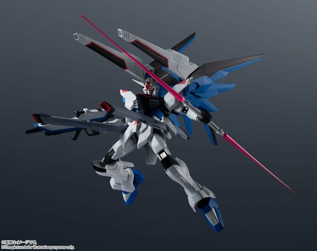 Review nhanh mẫu Gundam MG ZGMF-X10A Freedom 2.0 2 Khi lắp full set vũ khí MG ZGMF-X10A Freedom 2.0 cũng khá hoành tráng